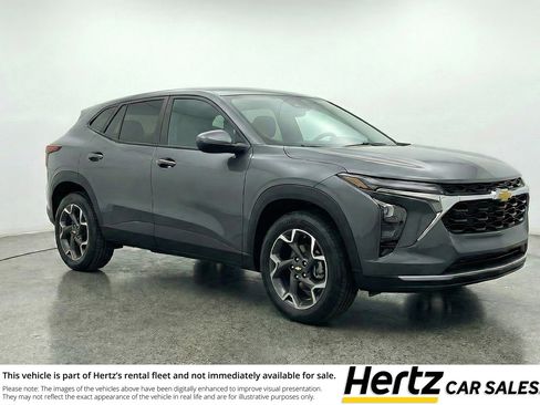 Used 2025 Chevrolet Trax LT FWD image 1