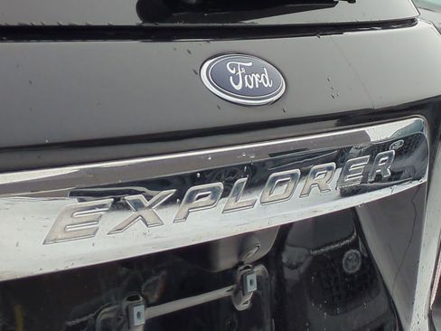 Used 2021 Ford Explorer Limited w/ Equipment Group 301A image 12