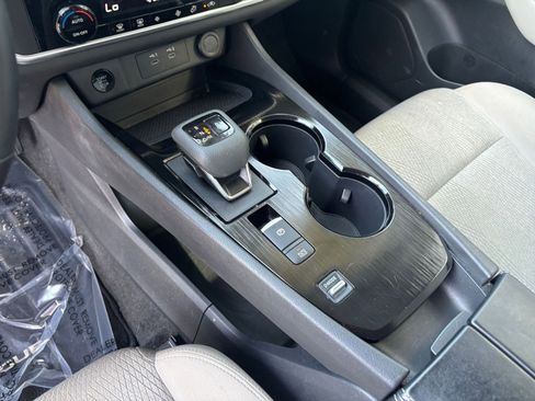 Used 2025 Nissan Rogue SV image 42