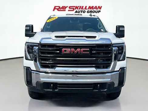 Used 2024 GMC Sierra 3500 Pro AWD/4WD image 2