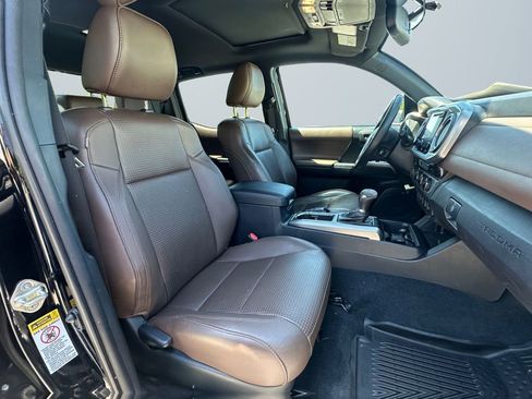 Used 2017 Toyota Tacoma Limited w/ Tow Package AWD/4WD image 15