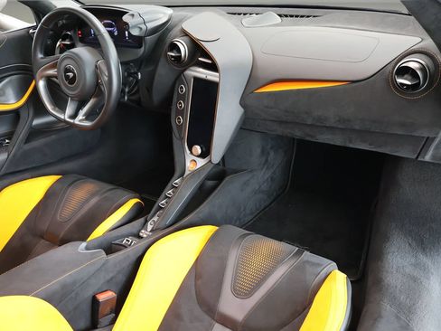 Used 2025 McLaren 750S Spider RWD image 18