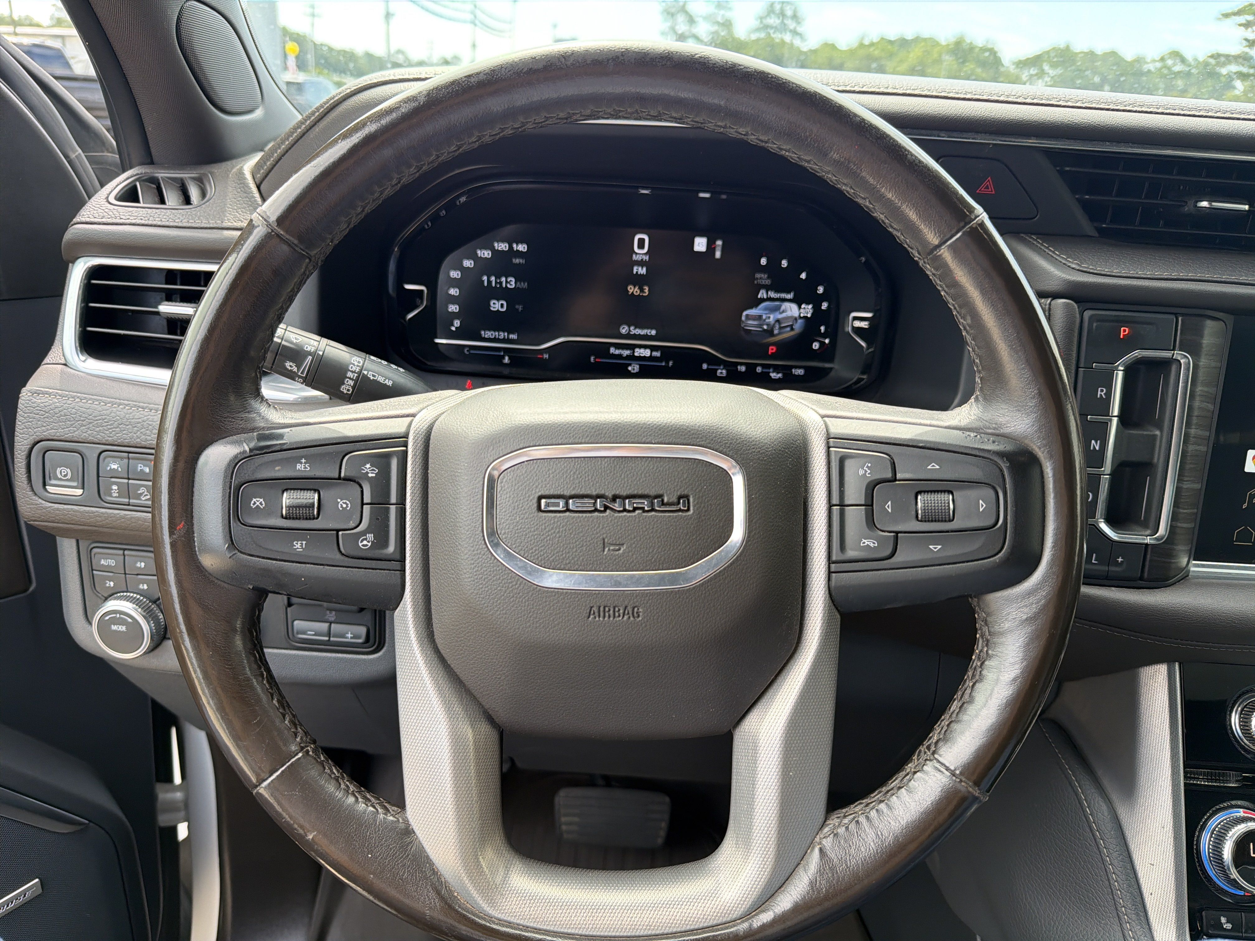 Used 2022 GMC Yukon XL Denali w/ Denali Premium Package AWD/4WD image 13