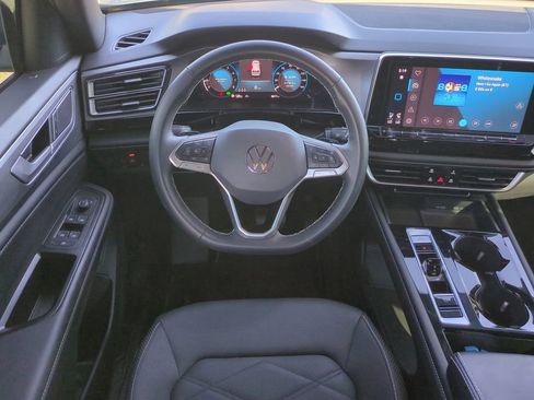 Used 2024 Volkswagen Atlas Cross Sport SE image 18
