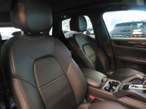 Used 2019 Porsche Cayenne image 27