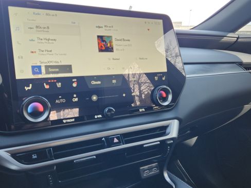 Used 2025 Lexus RX 350h w/ Convenience Package image 9