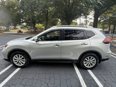 Used 2019 Nissan Rogue S w/ Special Edition Package FWD image 8