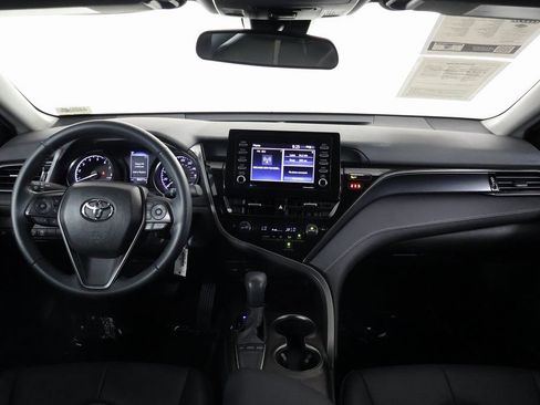 Used 2022 Toyota Camry SE FWD image 8