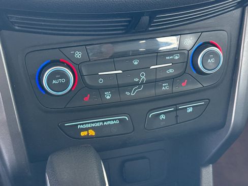 Used 2019 Ford Escape SE image 19