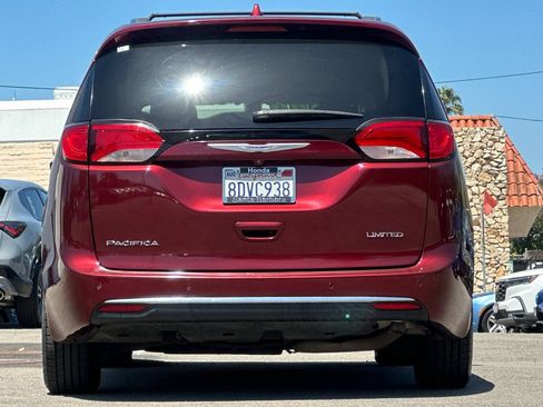 Used 2018 Chrysler Pacifica Limited FWD image 5