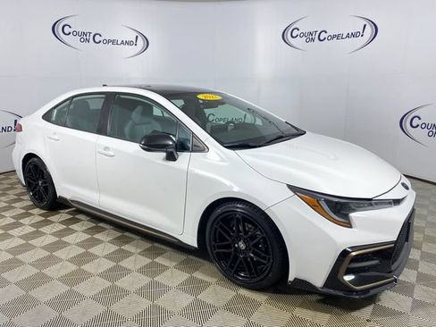 Certified 2022 Toyota Corolla SE FWD image 1