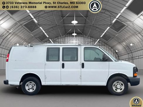 Used 2015 Chevrolet Express 2500 RWD image 2