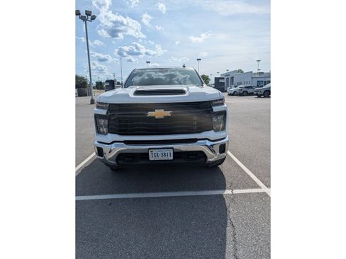Used 2024 Chevrolet Silverado 2500 W/T w/ WT Convenience Package AWD/4WD image 2