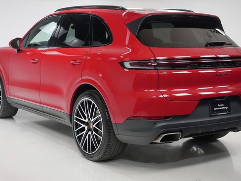 Certified 2025 Porsche Cayenne image 3