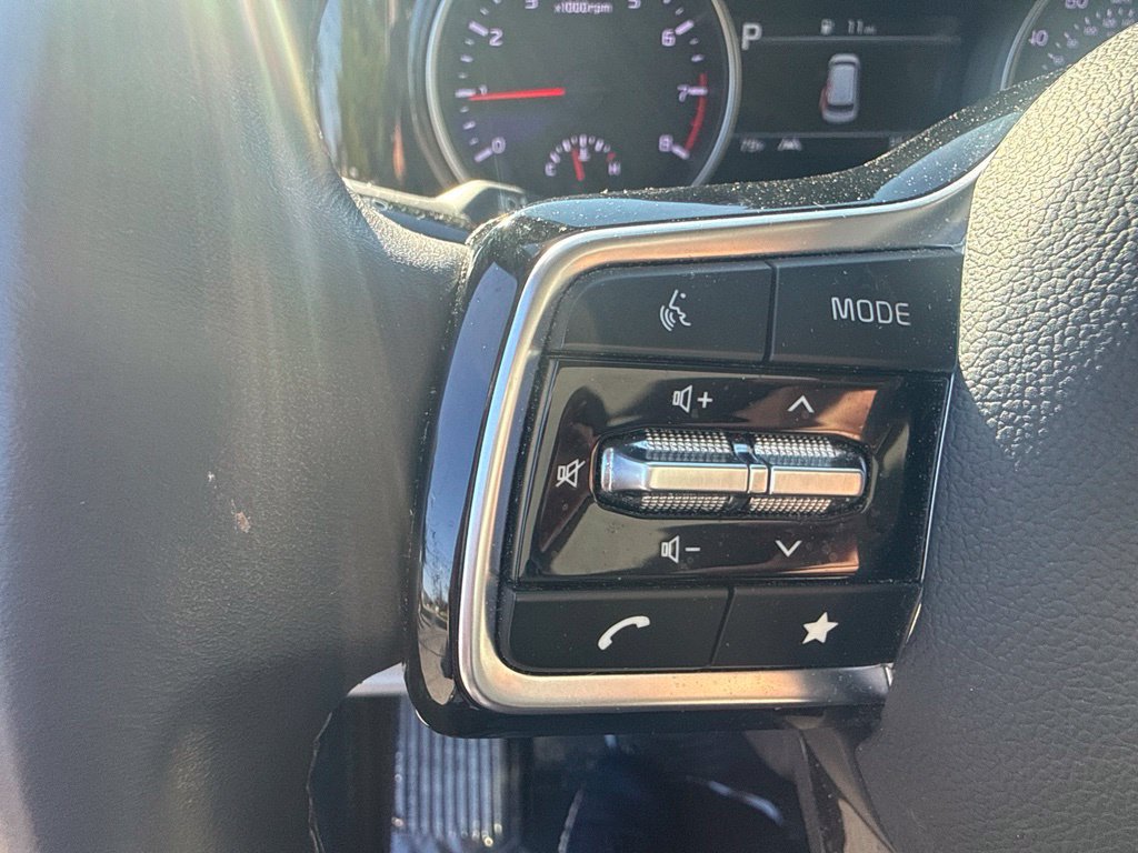 Used 2024 Kia Carnival EX FWD image 21