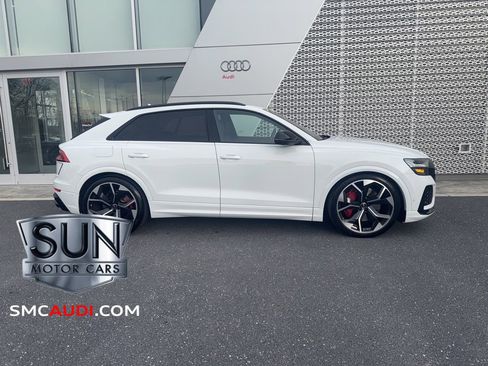 Used 2024 Audi RS Q8 w/ Black Optic Package image 2