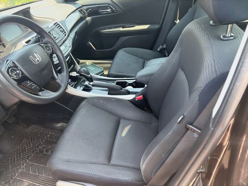 Used 2017 Honda Accord LX image 7