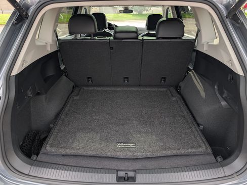 Used 2024 Volkswagen Tiguan SE w/ Panoramic Sunroof Package AWD/4WD image 18