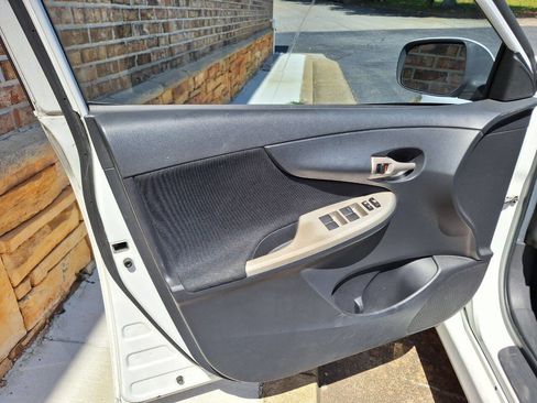 Used 2010 Toyota Corolla S image 16