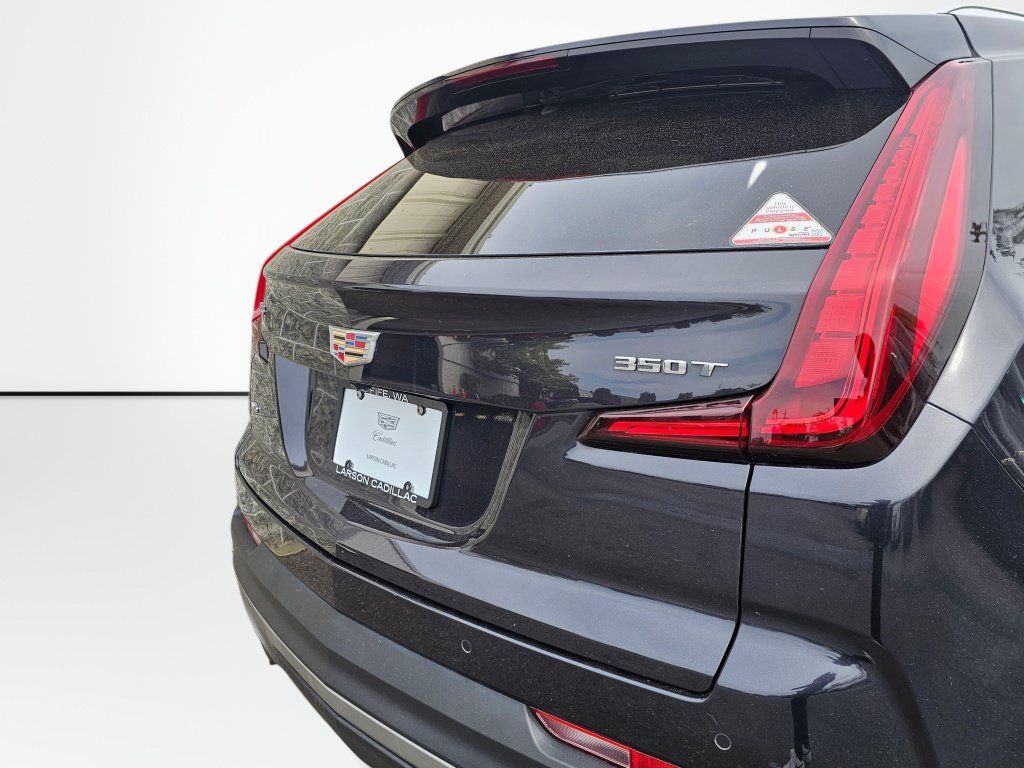 Used 2023 Cadillac XT4 Premium Luxury AWD/4WD image 17