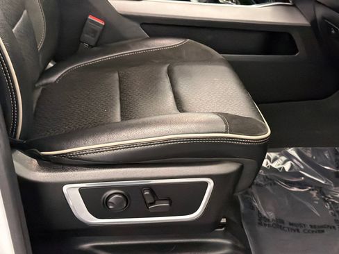 Used 2022 RAM 1500 Laramie w/ Sport Appearance Package AWD/4WD image 11