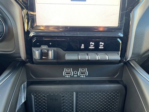 New 2026 RAM 1500 4x4 Crew Cab image 30