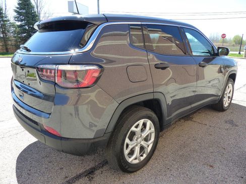 Used 2024 Jeep Compass Sport image 10