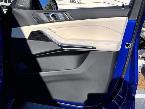 Used 2026 BMW X7 M60i image 23