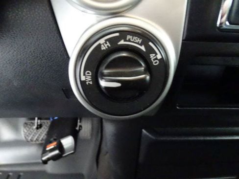 Used 2017 Nissan Titan SV AWD/4WD image 10