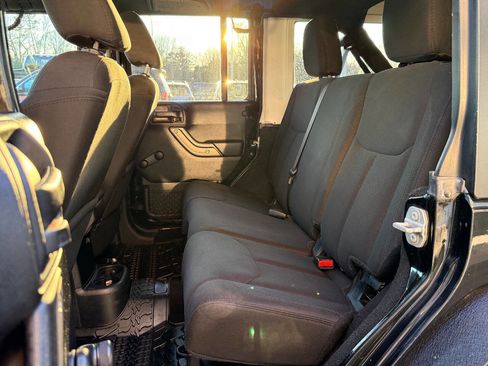 Used 2016 Jeep Wrangler Unlimited Sport w/ Connectivity Group image 28