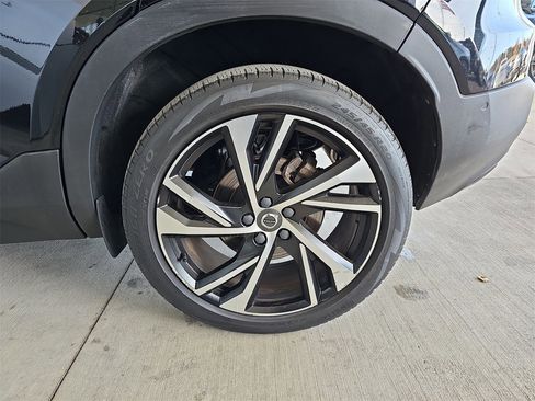 Used 2022 Volvo XC40 T5 R-Design w/ Advanced Package image 35