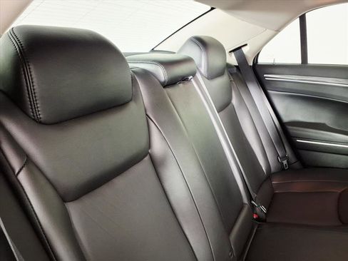 Used 2019 Chrysler 300 Touring L w/ Quick Order Package 22F image 12