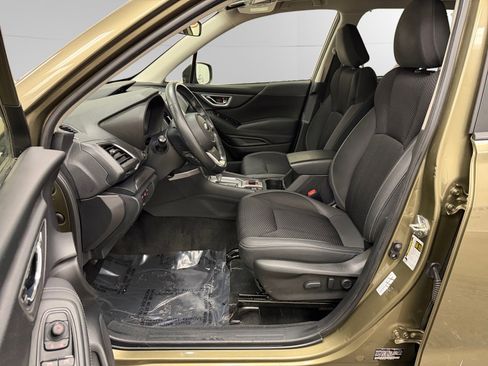Used 2022 Subaru Forester Premium image 9