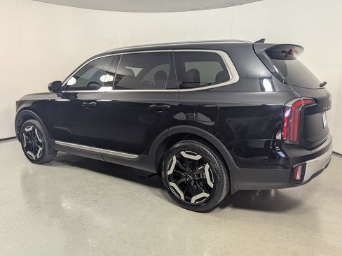 Used 2024 Kia Telluride EX w/ EX Captain's Chair Package FWD image 5