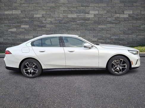 New 2026 BMW 530i xDrive w/ Premium Package image 7