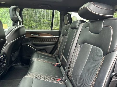 Used 2025 Jeep Grand Cherokee Summit w/ Obsidian Package AWD/4WD image 21