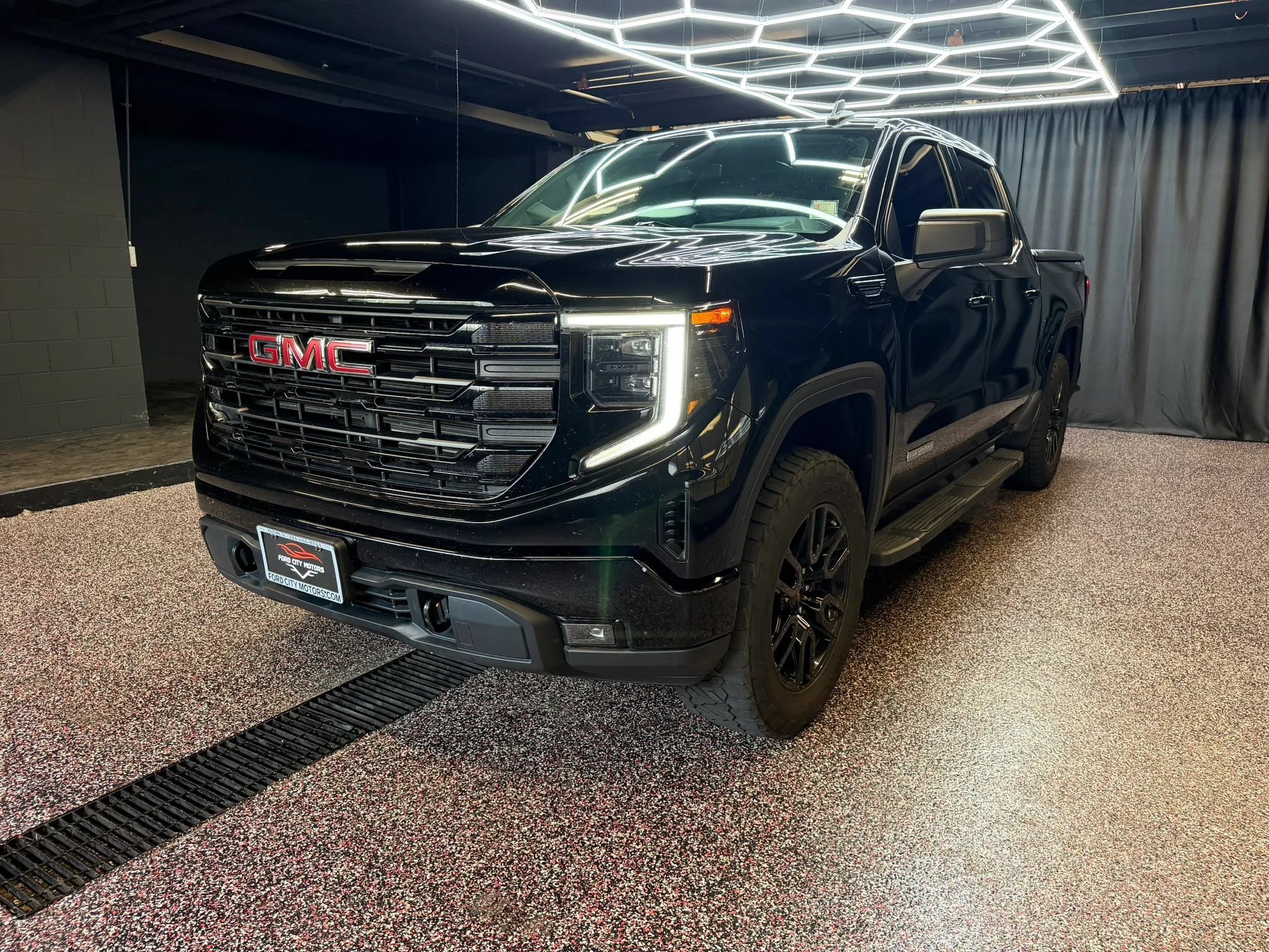 Used 2022 GMC Sierra 1500 Elevation AWD/4WD image 3