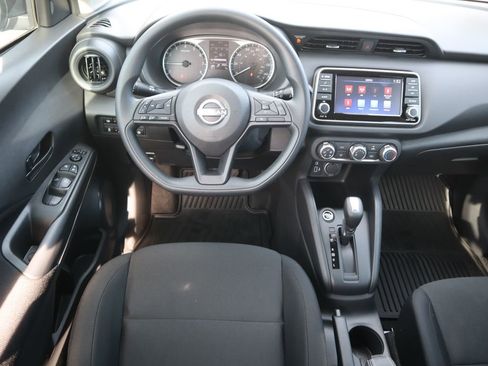 New 2025 Nissan Kicks Play S image 10