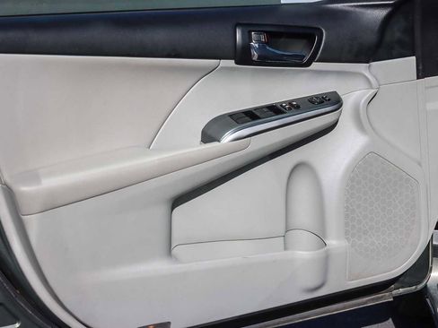 Used 2014 Toyota Camry XLE image 19