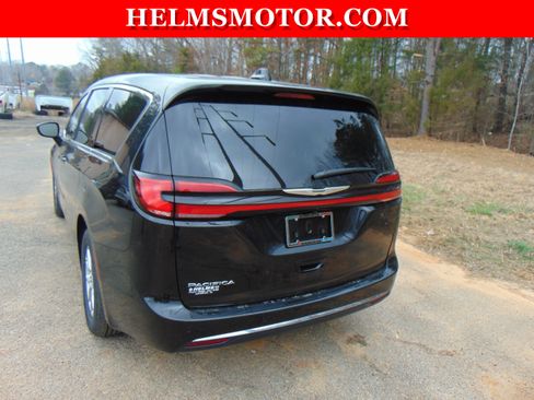 New 2026 Chrysler Pacifica Select FWD image 10