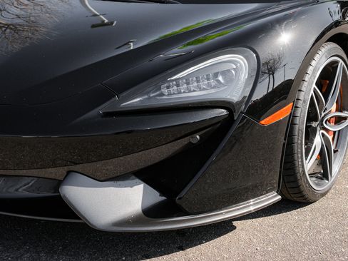 Used 2019 McLaren 570S Spider image 8