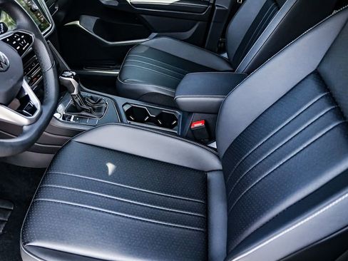 Certified 2024 Volkswagen Tiguan SE R-Line FWD image 11