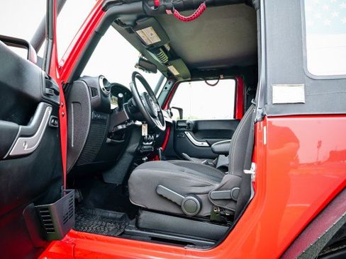 Used 2018 Jeep Wrangler Rubicon w/ Power Convenience Group image 18