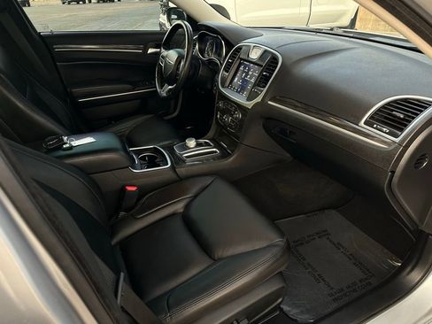Used 2022 Chrysler 300 Touring L image 14