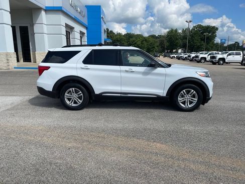 Used 2023 Ford Explorer XLT w/ Equipment Group 202A RWD image 7