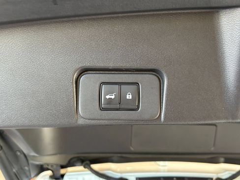 Used 2025 Nissan Rogue SV AWD/4WD image 19