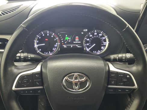 Used 2023 Toyota Highlander LE FWD image 24