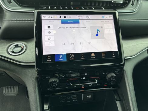 Used 2025 Jeep Grand Cherokee L Limited w/ Black Appearance Package image 15