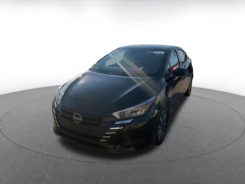 Used 2025 Nissan Versa SV image 4