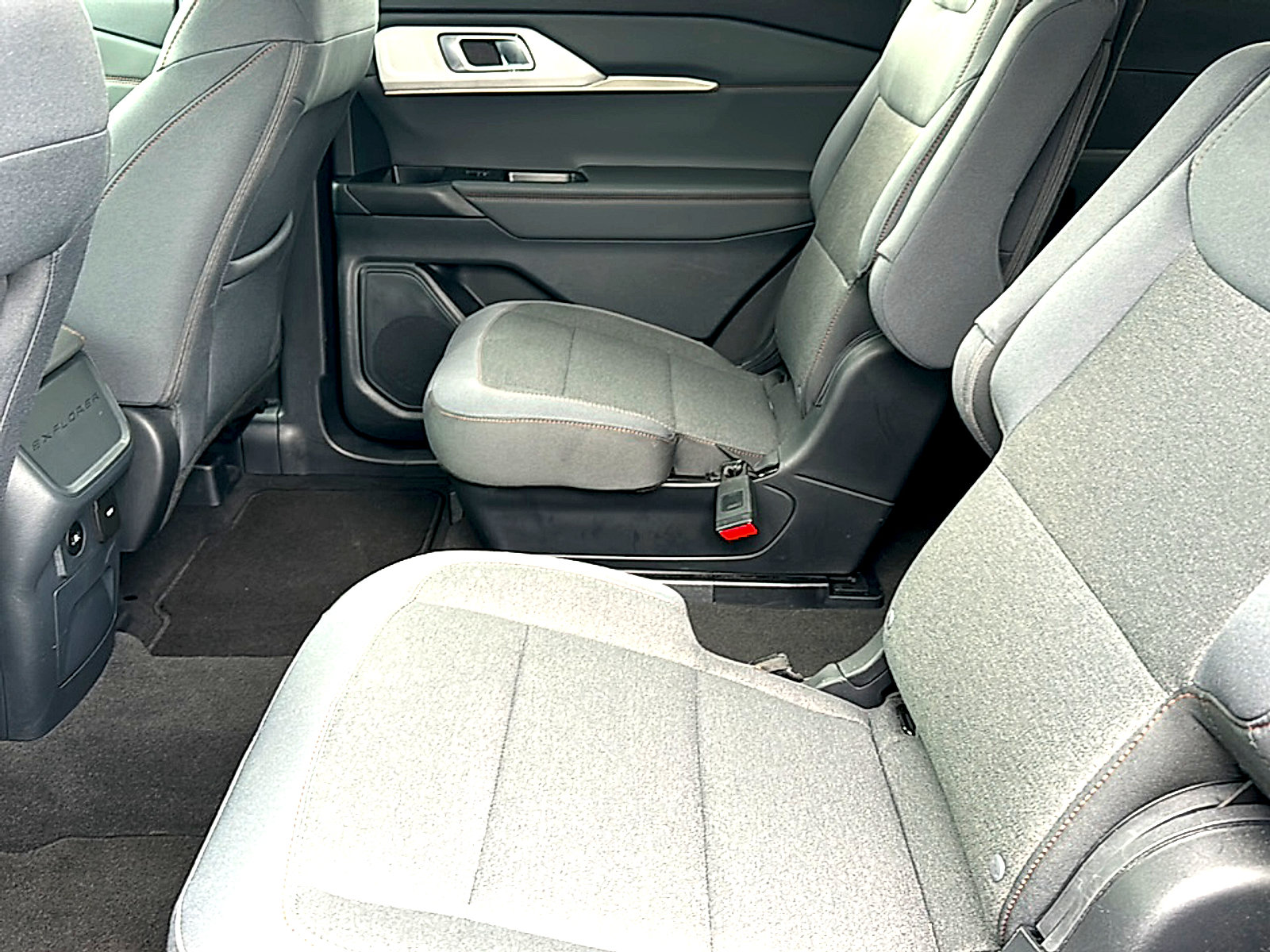 Used 2026 Ford Explorer Active RWD image 18